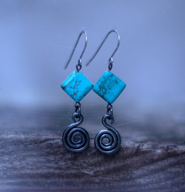 Taika-korvakorut kulmikkailla turkooseilla