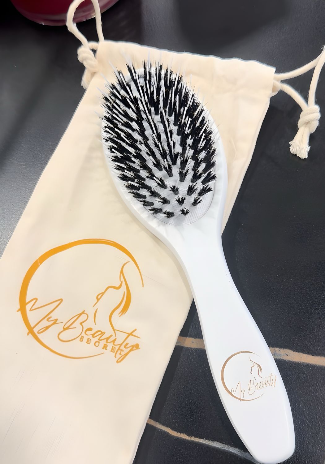 Spazzola My Beauty Secret , con setole in nylon, ideale per extension e capelli fragilissimi e delicati