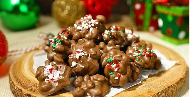 Holiday Peanut Clusters 5.5 lbs