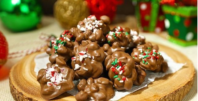 Holiday Peanut Clusters 5.5 lbs