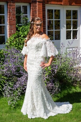 Sheath Lace Wedding Dress Sample Sale | Size 12 Sheath Lace Wedding Dress Sample Sale | Size 12