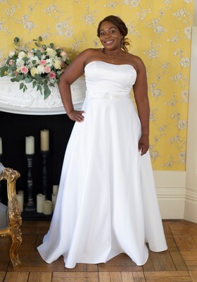 Satin A-Line Wedding Dress | Sample size 16/18 Satin A-Line Wedding Dress | Sample size 16/18