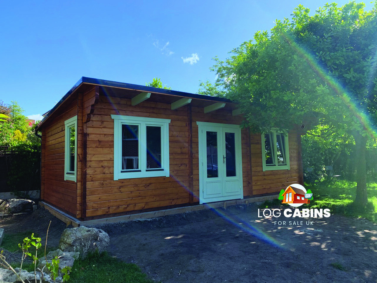 front view of Bobby log cabin