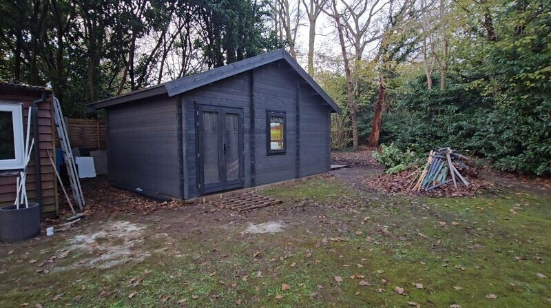The Beach Hut Golf Simulator Cabin | 6.0 x 4.0m (Internal) - Golf Simulator Log Cabin | 44mm Thick Logs | BESPOKE
