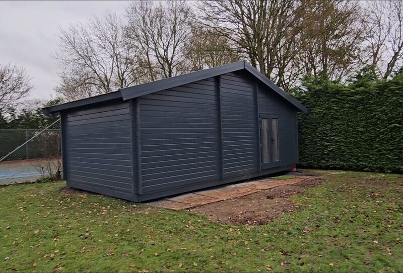 The No Name Golf Cabin | 7.5 x 4.0m (Internal) - Golf Simulator Log Cabin | 68mm Thick Logs | BESPOKE