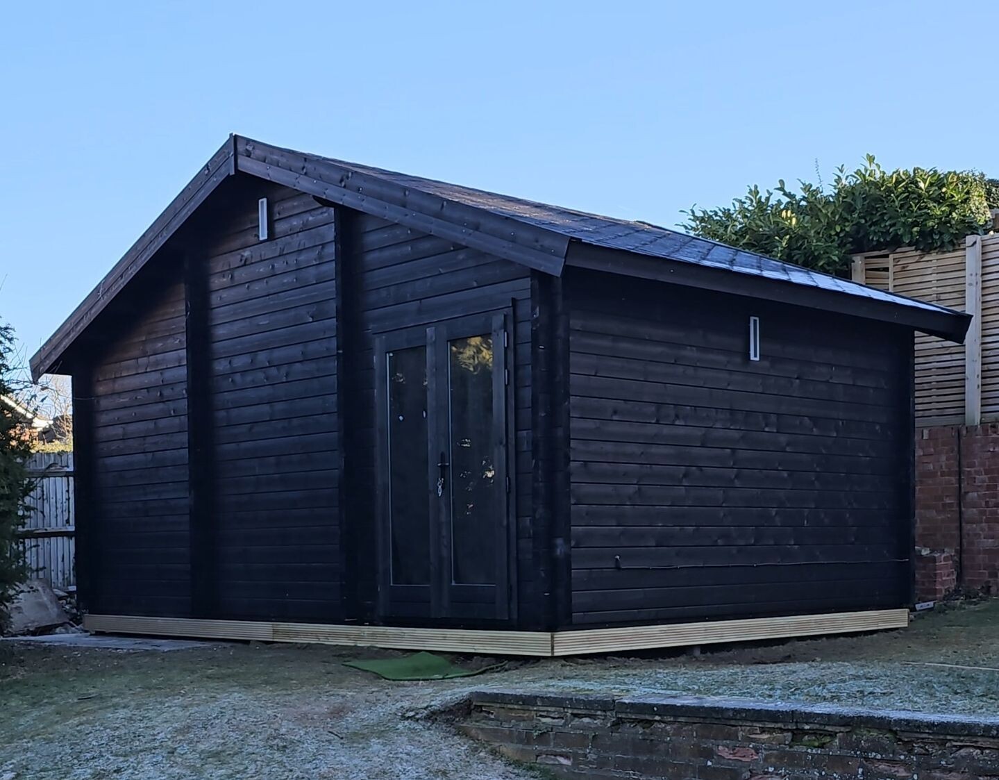 The Stinger Golf Cabin | 6.0 x 4.0m (Internal) - Golf Simulator Log Cabin | 44mm or 68mm Thick Logs | BESPOKE