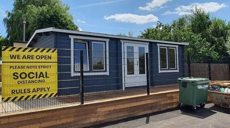 Entertainment Log Cabin | 44 or 68mm logs | 7.0 x 4.25m | Standard Range