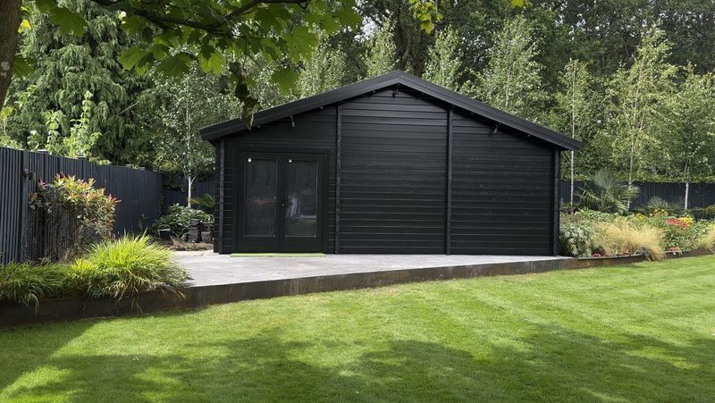 The Legend | 6.6 x 4.5m (Internal) - Golf Simulator Log Cabin | 68mm Thick Logs | BESPOKE
