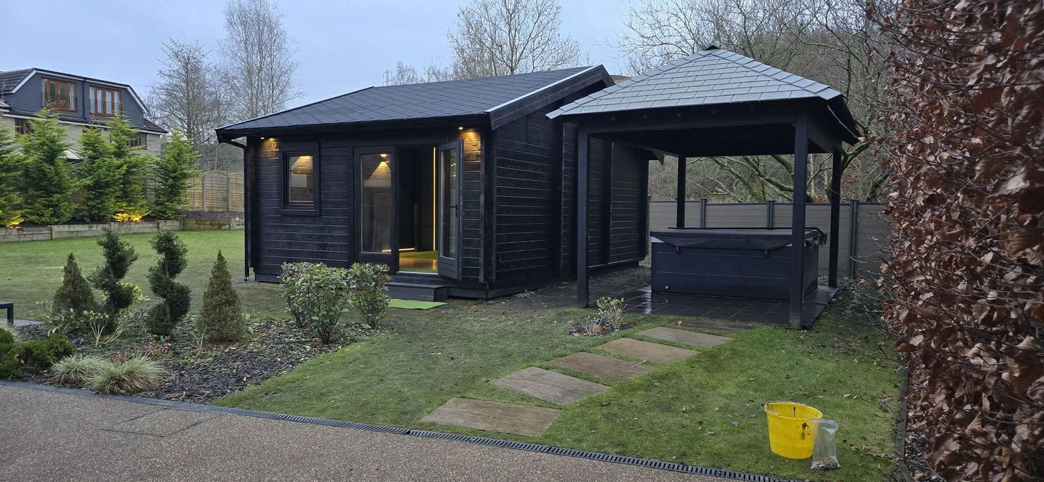The Scholsey Golf Cabin | 6.6 x 4.5m (Internal) - Golf Simulator Log Cabin | 68mm Thick Logs | BESPOKE
