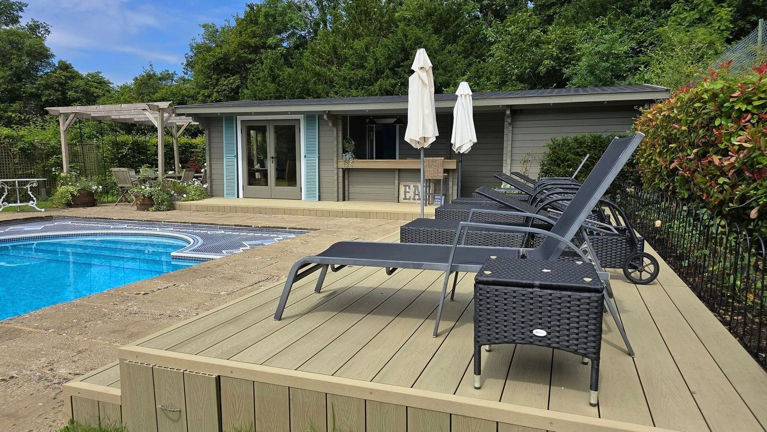 Pool House | 10 x 5m | 68mm Logs | Bespoke Log Cabin