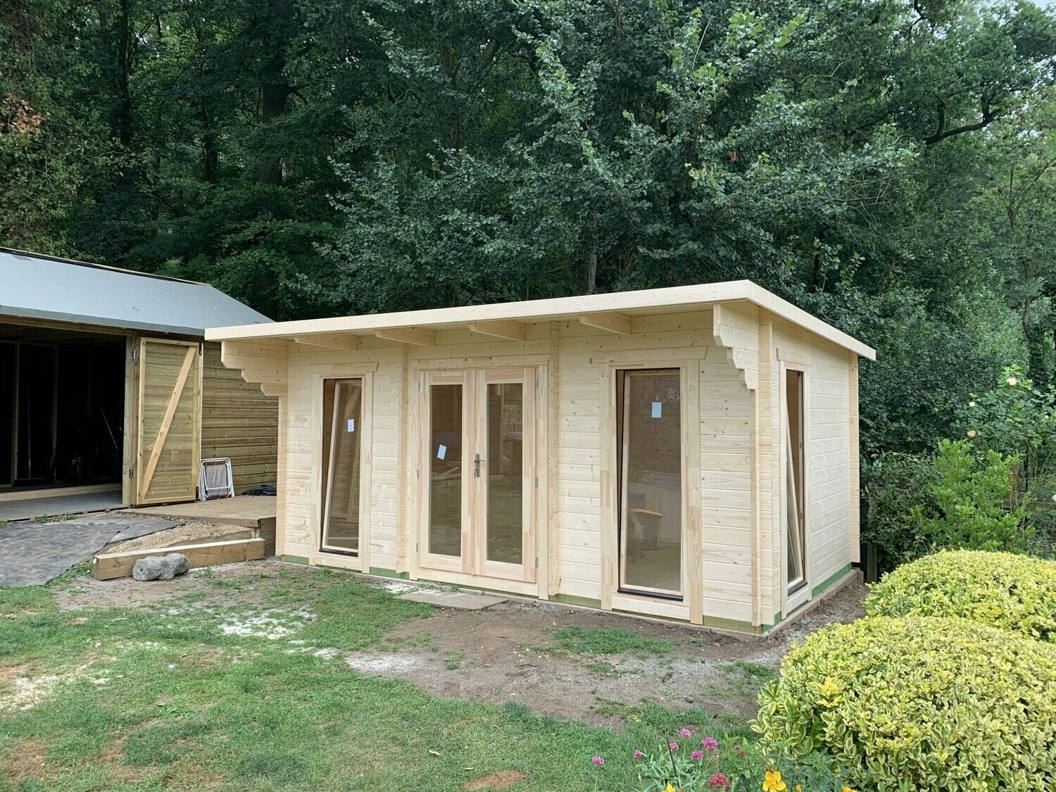 side view of Charlie log cabin