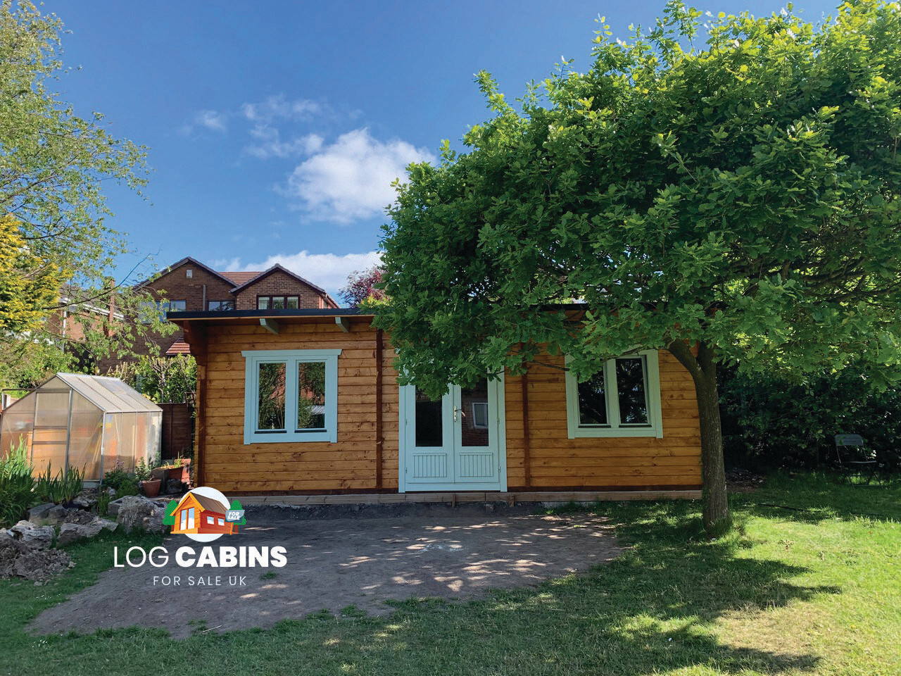 front view of Bobby log cabin