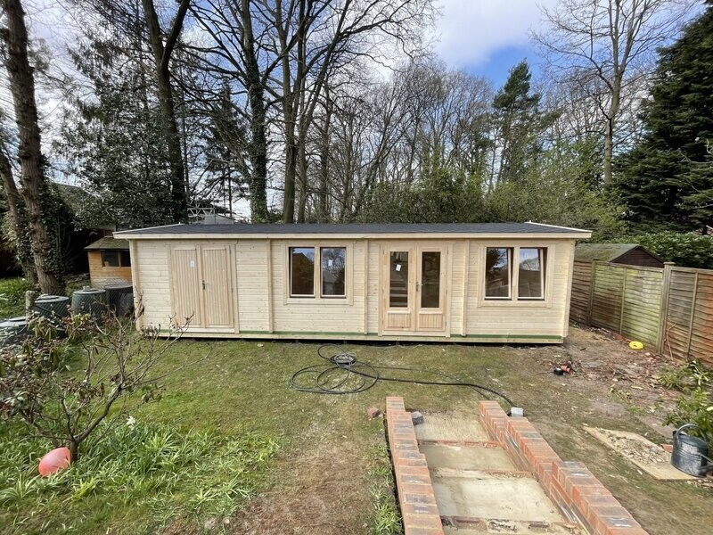 Carr Log Cabin | 44 or 68mm Logs | 10.5 x 4.0m | Multi Room Bespoke Range front view of Carr log cabin
