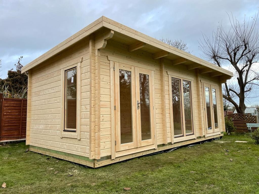 side view of Hawthorne Log Cabin