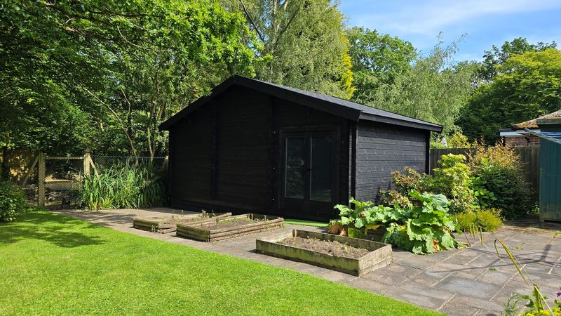 The Open Golf Cabin | 7.0 x 4.0m (Internal) - Golf Simulator Log Cabin | 68mm Thick Logs | BESPOKE The Open Golf Cabin | 7.0 x 4.0m (Internal) - Golf Simulator Log Cabin | 68mm Thick Logs | BESPOKE