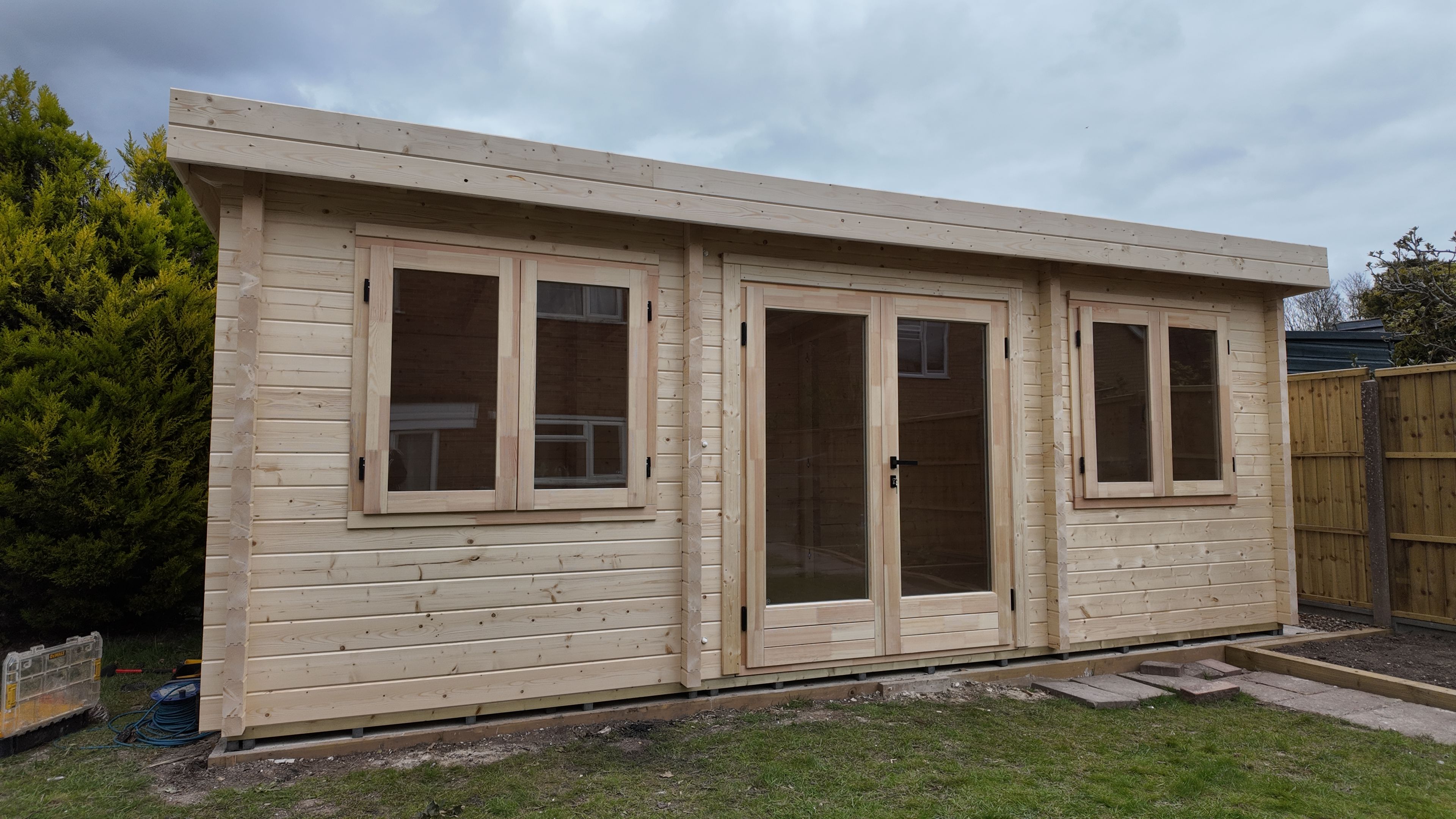 The London Log Cabin | 68mm | 6.1 x 3.1m | Bespoke Range
