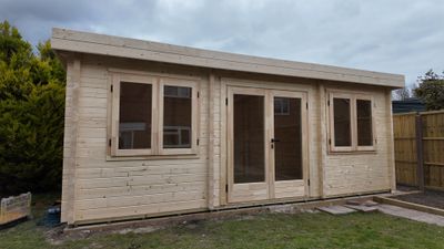 The London Log Cabin | 68mm | 6.1 x 3.1m  | Bespoke Range