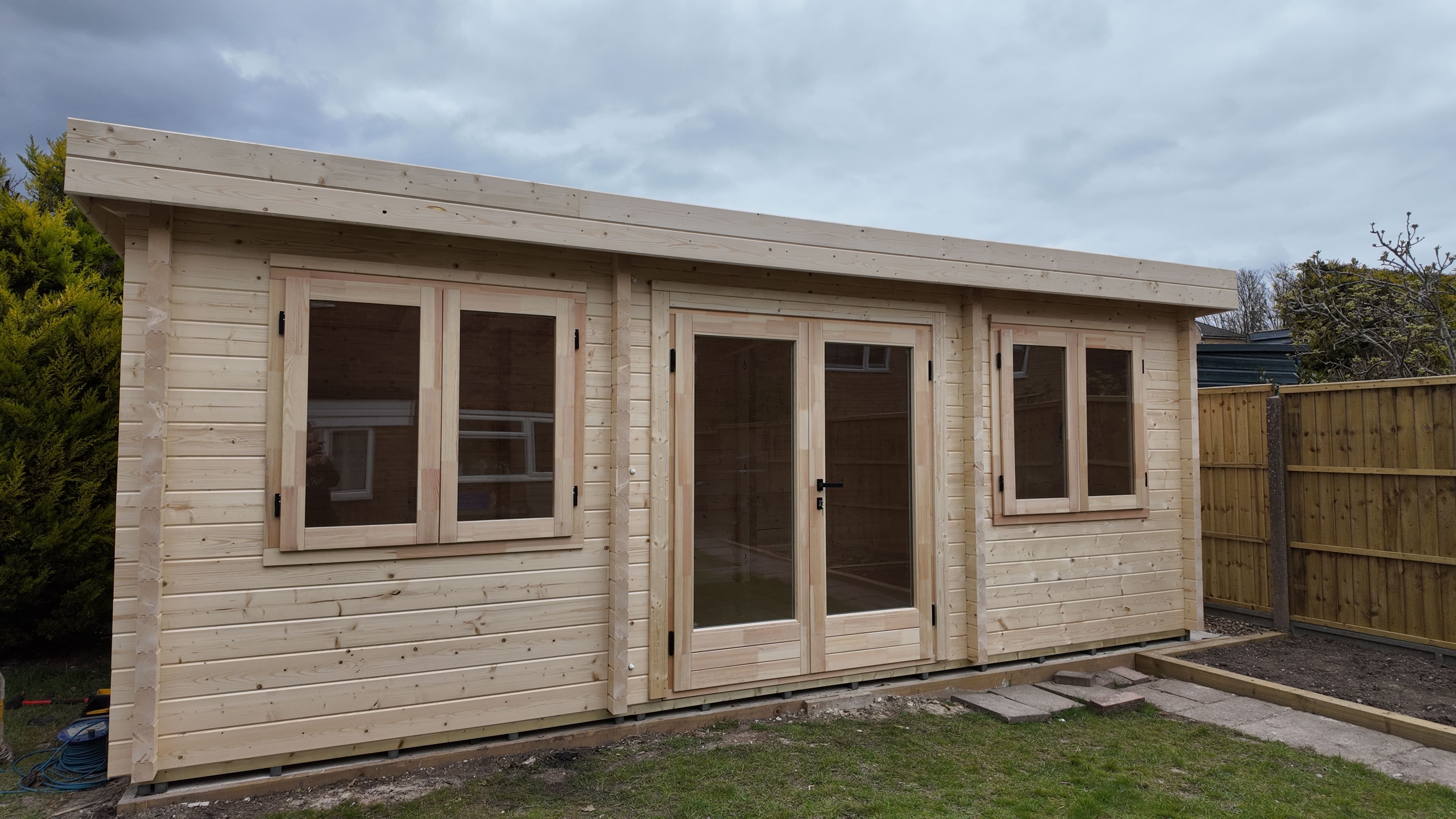 The London Log Cabin | 68mm | 6.1 x 3.1m  | Bespoke Range
