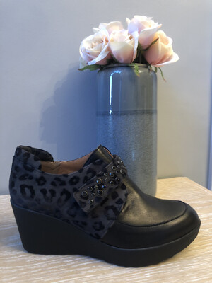 Marian - 40704 Black Wedge With Leopard Detail Marian - 40704 Black Wedge With Leopard Detail