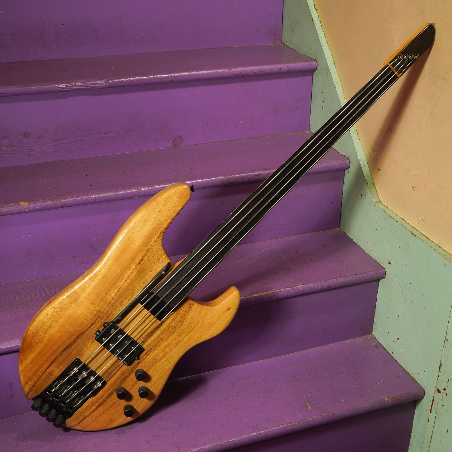 1994 Phil Kubicki/Chip Wilson Koa Fretless Headless Electric Bass Guitar
