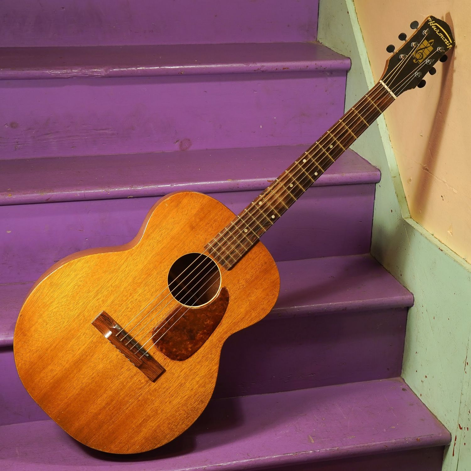 1950s Harmony H165 Figure-8 Guitar 1950s Harmony H165 Figure-8 Guitar