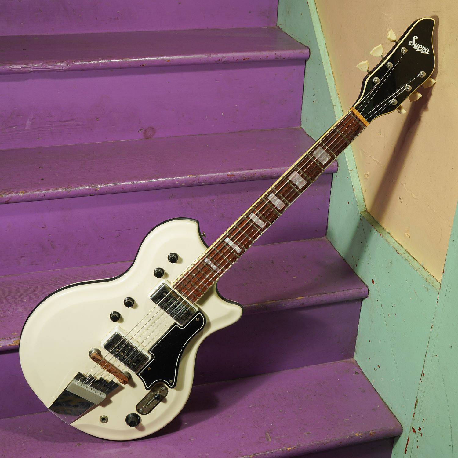 1960s Supro Dual Tone Semihollow Electric Guitar