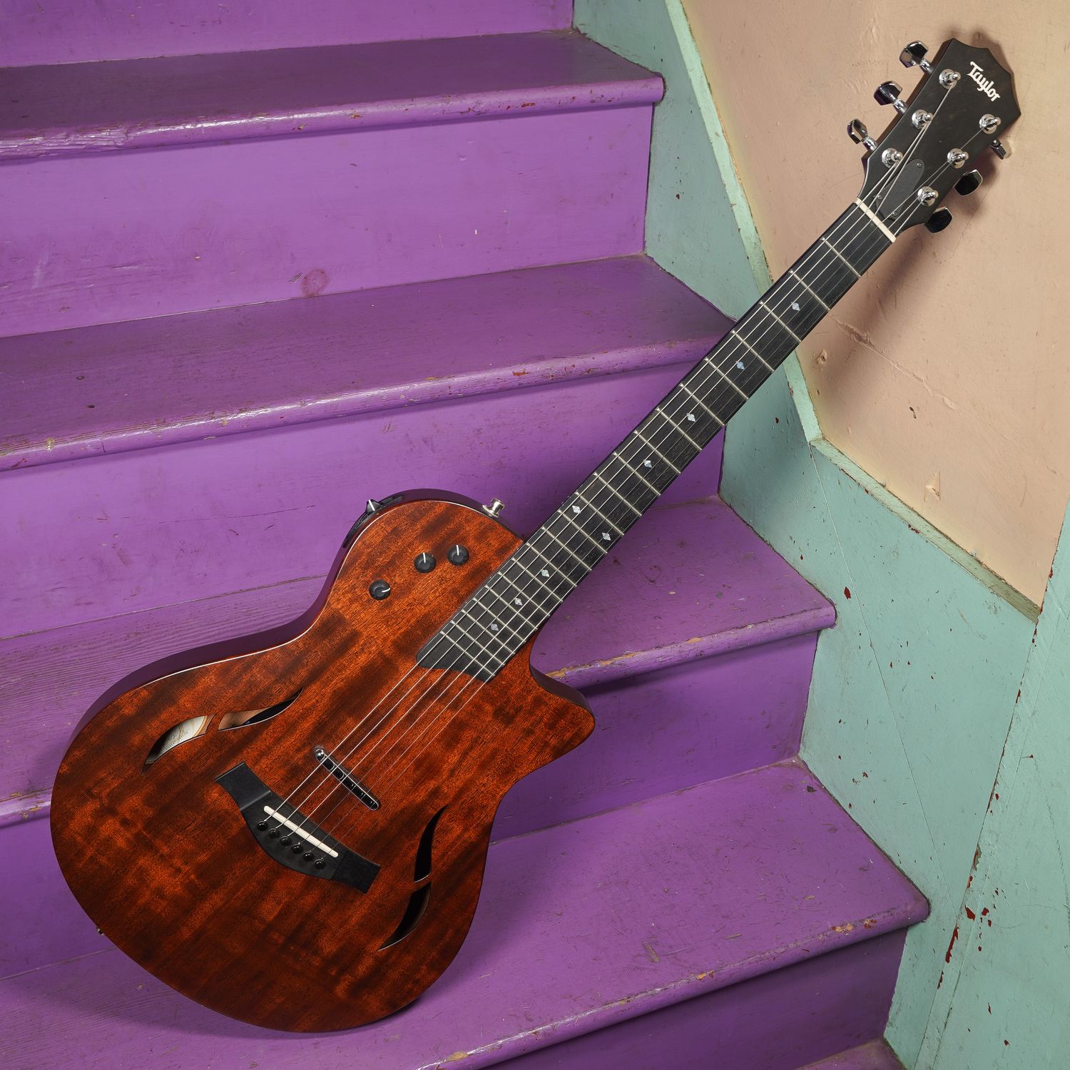 2014 Taylor T5z Semihollow Acoustic/Electric Guitar