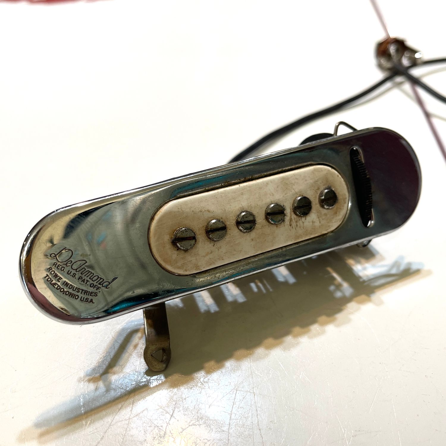 1960s DeArmond 210 Magnetic Soundhole Acoustic/Electric Guitar Pickup