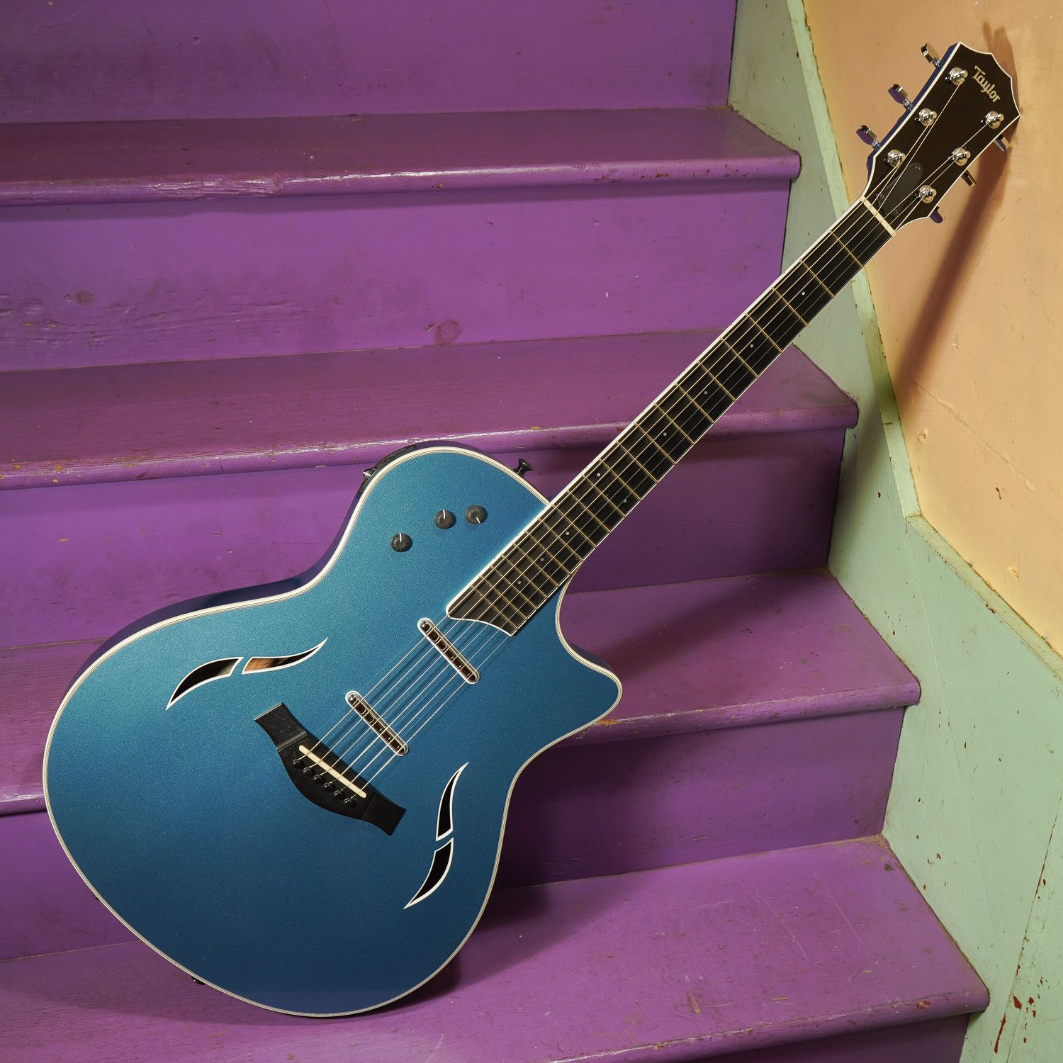2006 Taylor T5 Custom Acoustic/Electric Guitar 2006 Taylor T5 Custom Acoustic/Electric Guitar