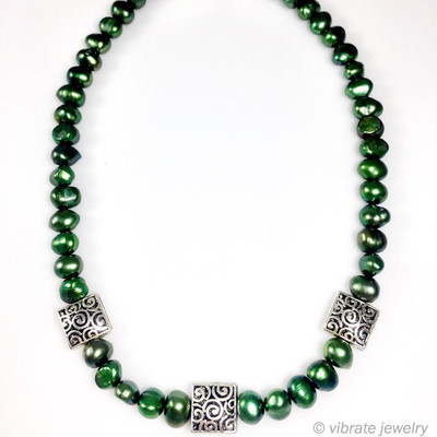 NYMP Forest Green Cultured Freshwater Pearl and Antique Silver Plated Necklace