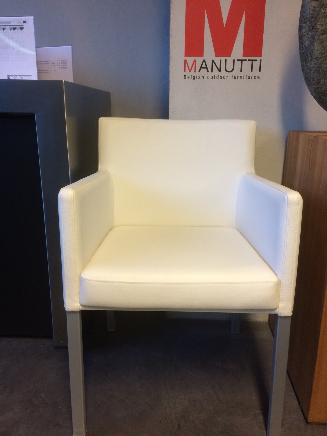 4xManutti witte skai eetstoel  Liner