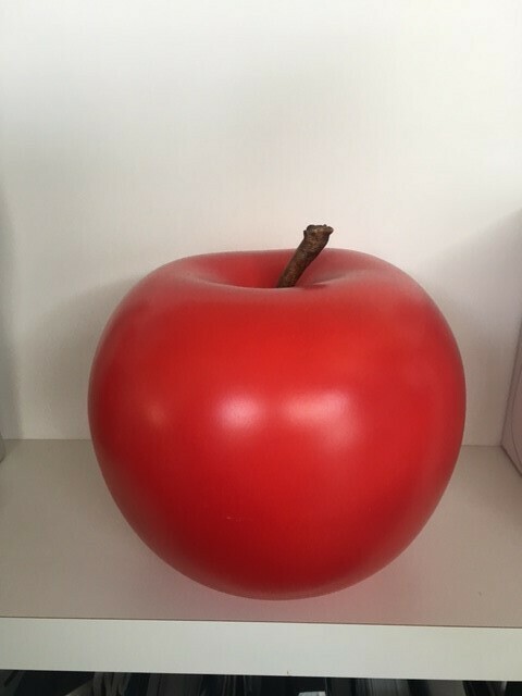 Rode keramische appel