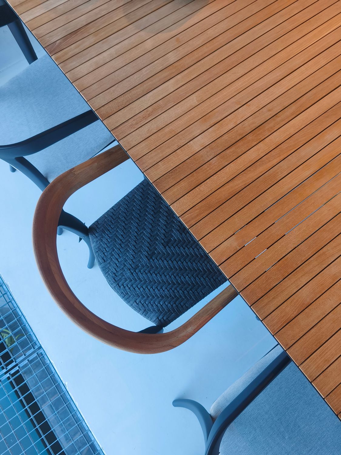 Royal Botania U-Nite Tafel | Teak / Black | 300x100cm + 8x Jive Stoelen Royal Botania U-Nite Tafel | Teak / Black | 300x100cm + 8x Jive Stoelen