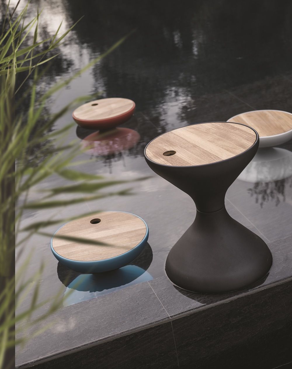 Gloster Bells Bijzet- &amp; Opslagtafel in Alu - Teak