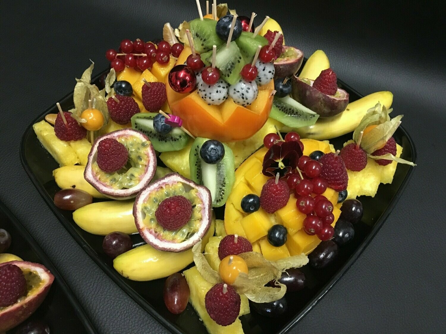 Plateau de fruits frais 100 % découpés TAILLE L