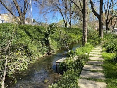 El Rec Comtal i la Casa de l'Aigua de la Trinitat Nova.