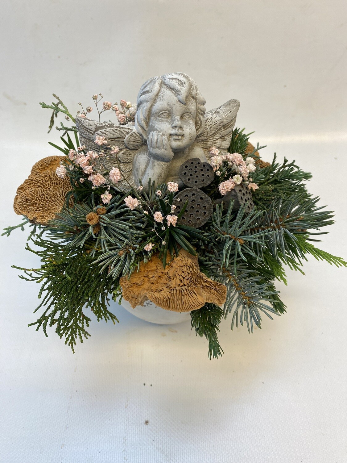 Winterarragement mit Engel