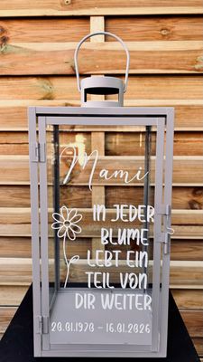 IN JEDER BLUME LEBT EIN TEIL VON DIR WEITER