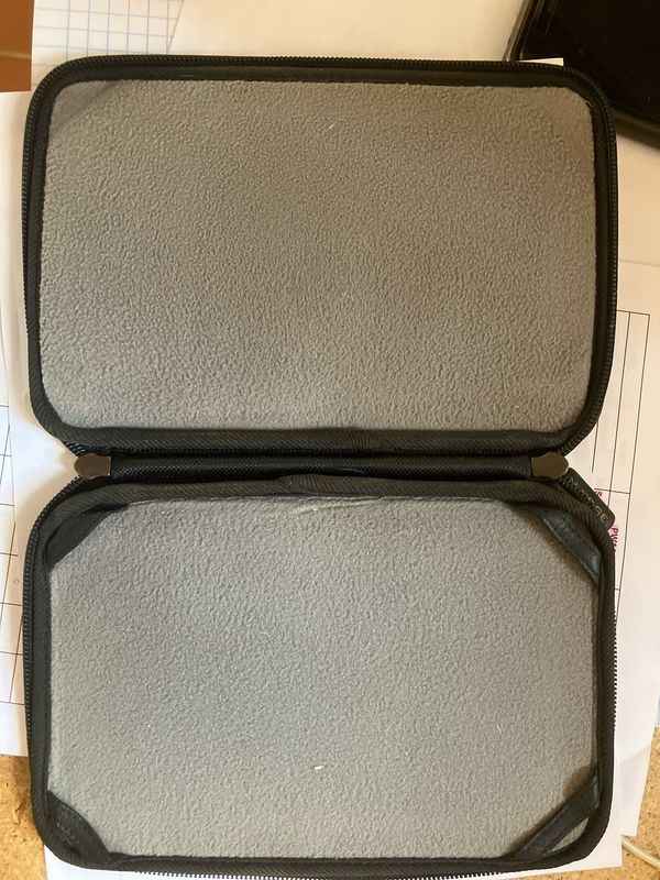 M-Edge Multi-device zip cover