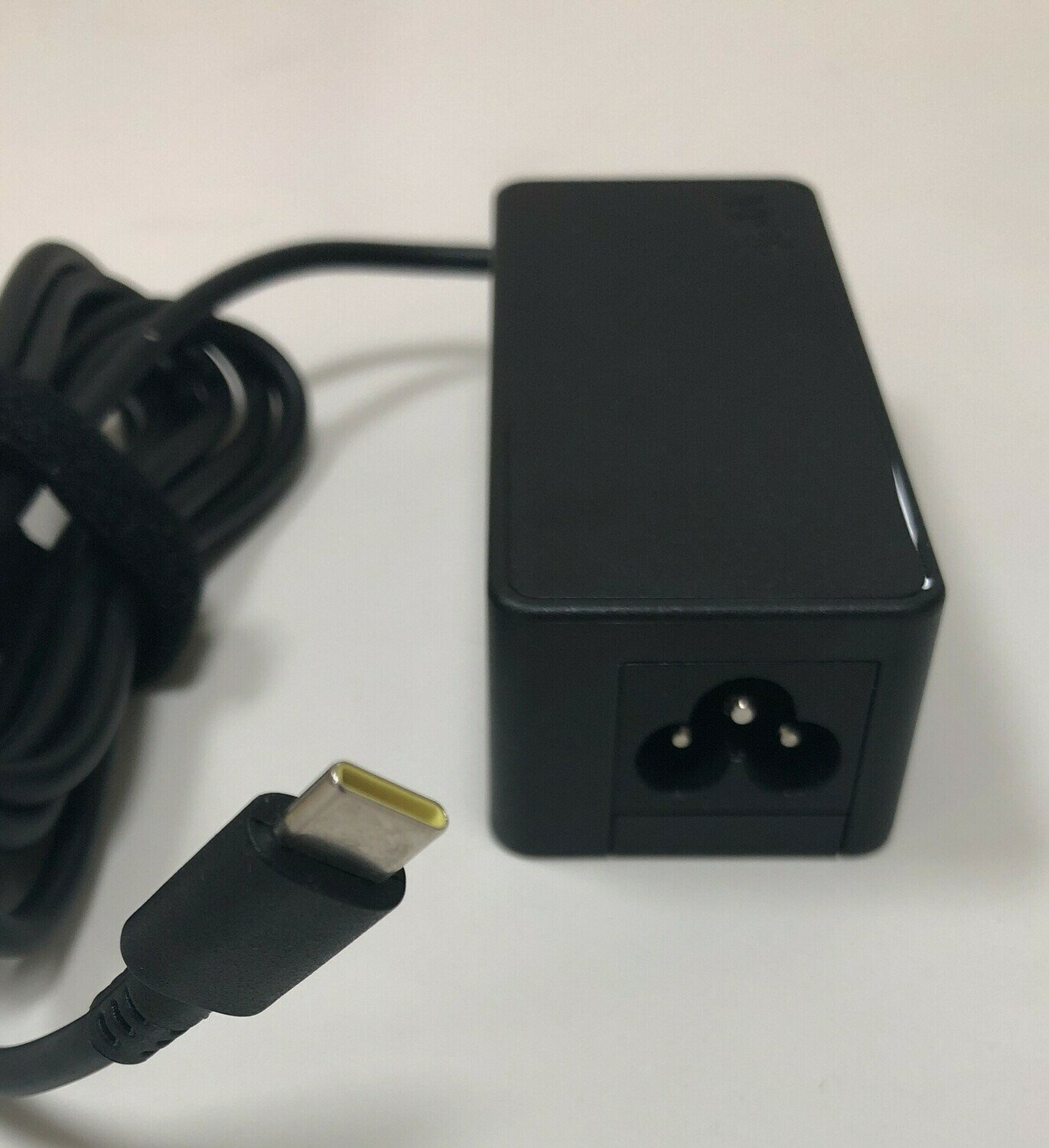 00HM665 - LenovoThinkPad 20v 2.25a 45w USB-C AC Adapter with 3-Pin Power Cord