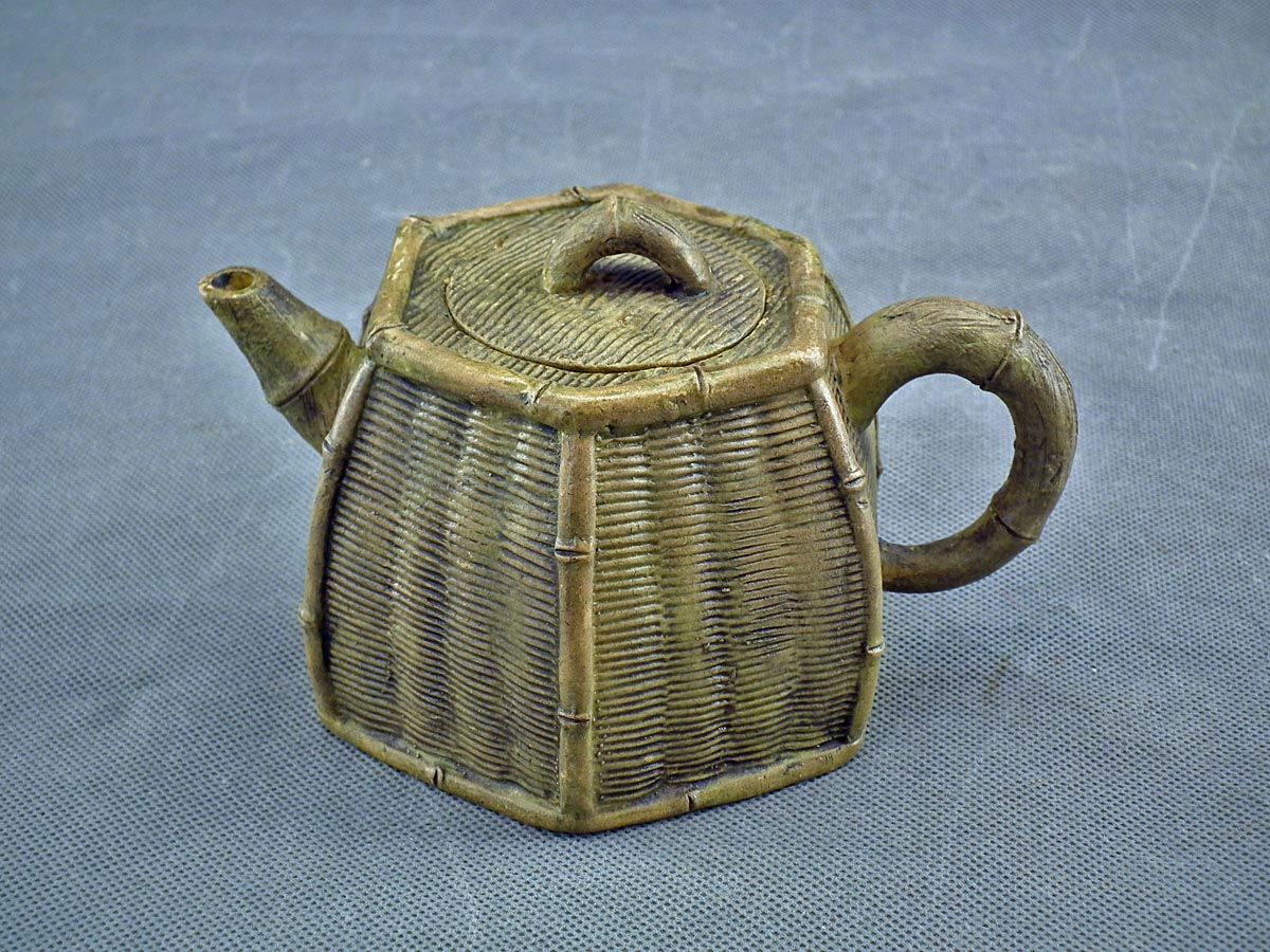 Chinese Yixing Zisha Ceramic Teapot Maid By The Famous Artist Fan