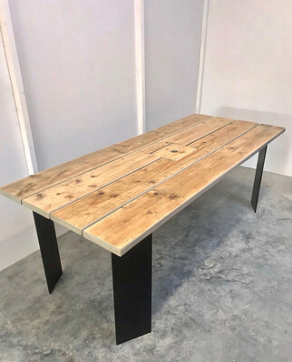 EXCLUSIVE Prosecco Patio Table With Metal Legs