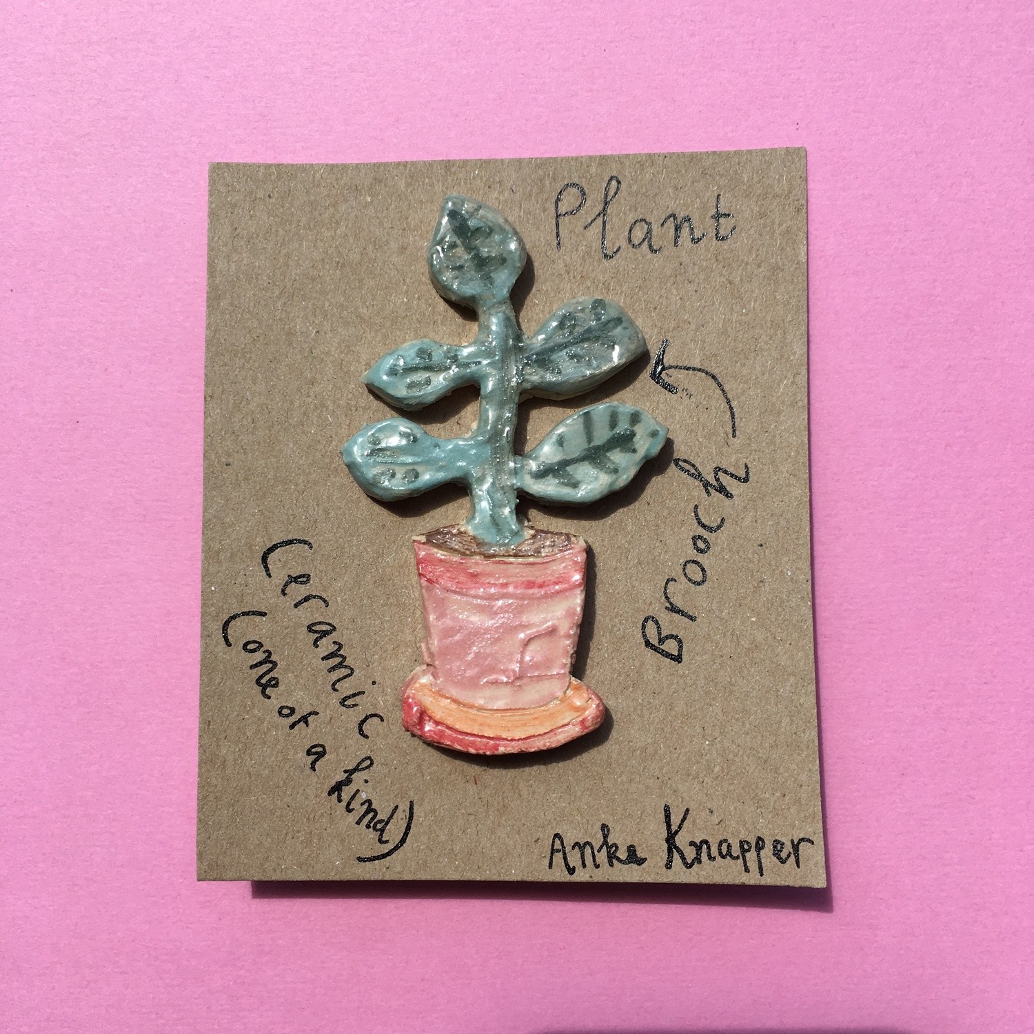 CERAMIC PLANT BROOCH
Shipping included!