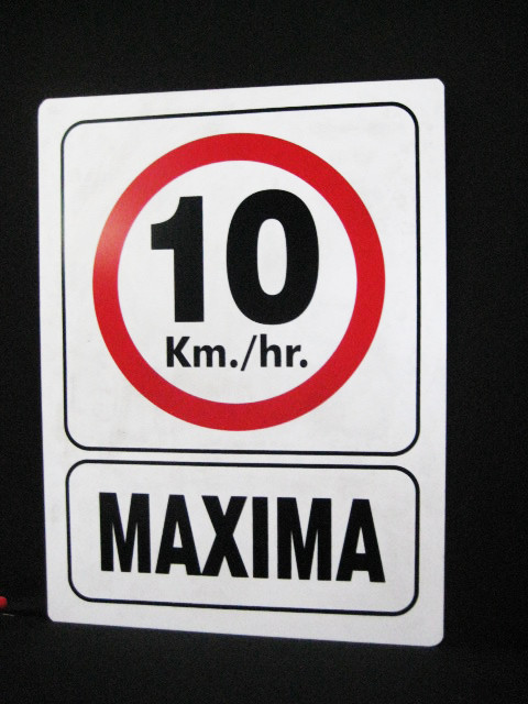 Señalamiento maximo 10 Km/hr 40x30