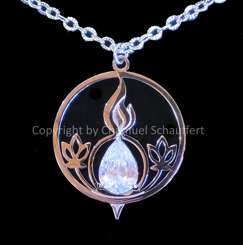 LUMINARA™ Anhänger 35mm mit Edelstahlkette, ziseliert im Schmuckkarton