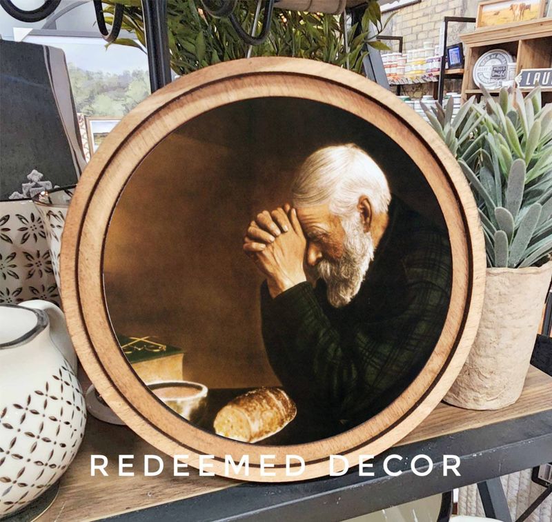 8&quot; Round Praying Man Art
