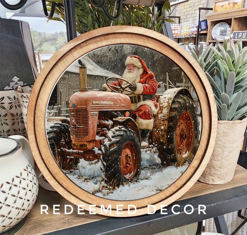 8&quot; Round Tractor Santa Art