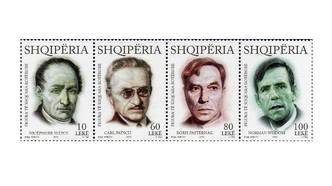 Албания. Юбилеи выдающихся деятелей: изобретатель фотографии Нисефор Ньепс, историк Карл Патч, поэт и писатель Борис Пастернак и актёр Норман Уиздом. Сцепка из 4 марок Албания. Юбилеи выдающихся деятелей: изобретатель фотографии Нисефор Ньепс, историк Карл Патч, поэт и писатель Борис Пастернак и актёр Норман Уиздом. Сцепка из 4 марок
