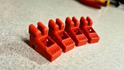 Hadron Hadron "Hot Lips" magazine feed lip