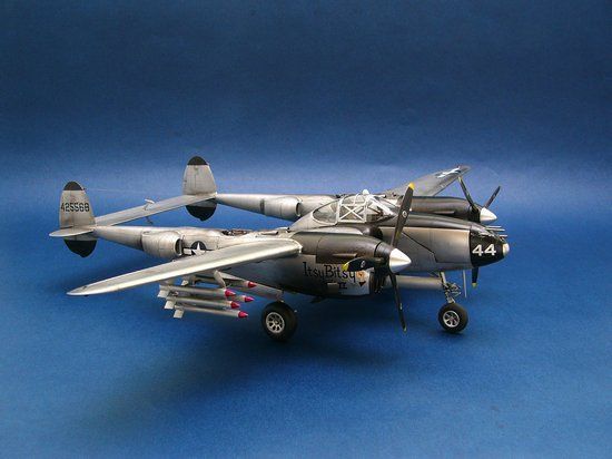 Lockheed P-38 L-5-LO Lightning 1:32 Lockheed P-38 L-5-LO Lightning 1:32
